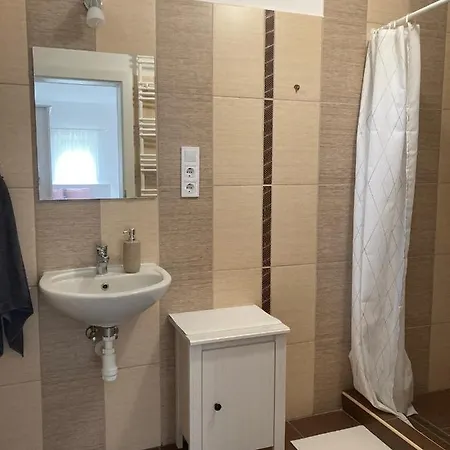ゲストハウス Vadvirag Vendeghaz Köveskál